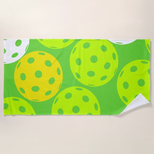 ピクルボール誕生日パーティーかわいいグリーンスポーツ ビーチタオル (正面)