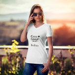 ピクルボール・ギャル・クイーン・オブ・ザ・コート Tシャツ<br><div class="desc">Yes、あなたの人生の中にピクルボールの裁判所の女王は、本当にこのおもしろい楽しむtシャツを贈り物として。Yes--バラの金ゴールドの背景と彼女の名前を持つグラムとグリッターの多くを持つピックボールパーソナライズされたコートの女王。デザインに関するご質問は、charmdesignstudio@rcn.com宛にメールをお送りください。</div>