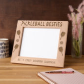 ピクルボール・フレンズのPickleball Bestiesグループ レーザー彫刻フレーム (左)
