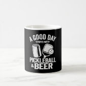 ピクレボール&ビールで良い日が始まるおもしろい コーヒーマグカップ (中央)