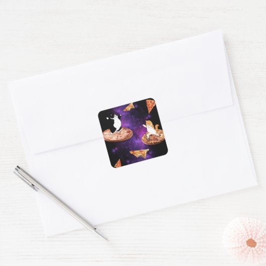 ピザおもしろいに乗った猫宇宙 スクエアシール (封筒)