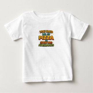 ピザで惚れたってのに Funny Typography Tシャツ – No 