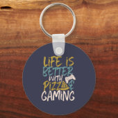 ピザとゲームのビデオゲームで生活が向上 キーホルダー (正面)