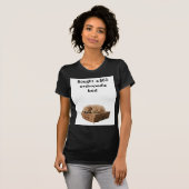 ピザの箱の上で寝る犬 Tシャツ (正面フル)