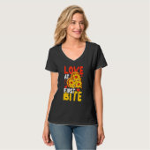 ピザや食べ物を最初に食べるのが好き Tシャツ (正面フル)