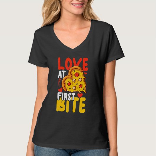 ピザや食べ物を最初に食べるのが好き Tシャツ (正面)