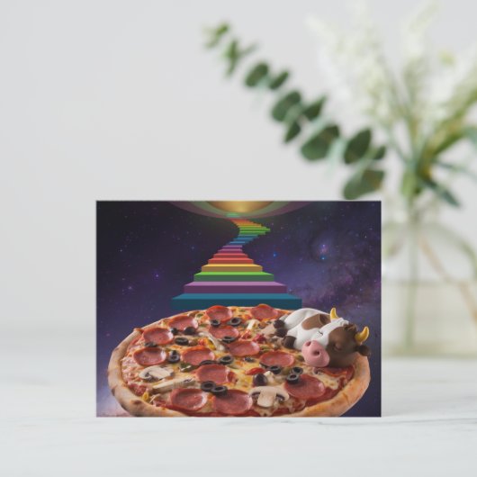 ピザを食べて眠るマンガの牛 ポストカード (スタンド正面)