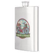 ピザバイクで燃料を補給する フラスク (左)