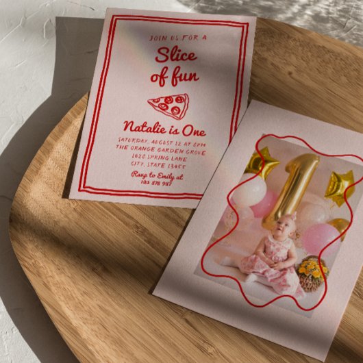 ピザファーストハンドドロースライスおもしろいフォト誕生日 招待状