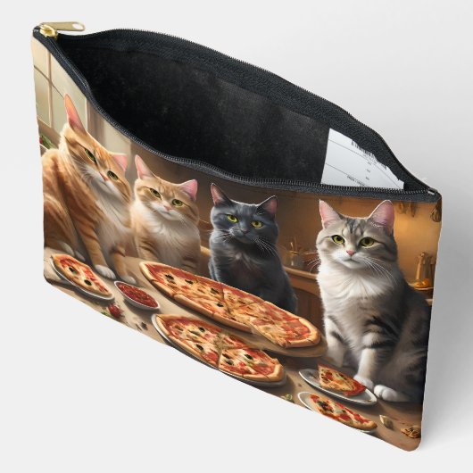 「ピザポーティー猫4匹が穴を掘ってる！」 アクセサリーポーチ (見開き)