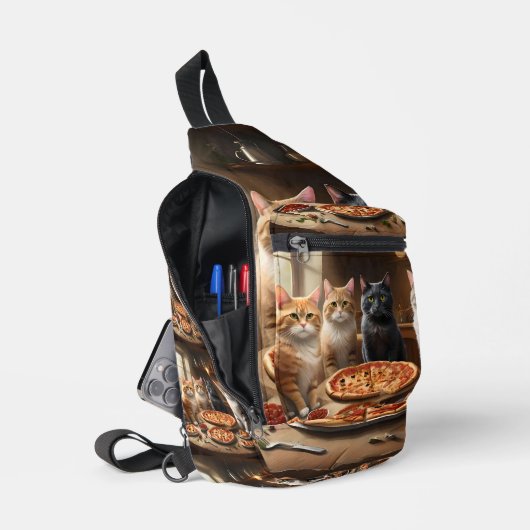 「ピザポーティー猫4匹が穴を掘ってる！」 スリングバッグ (見開き)