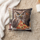 ピザ好きのフクロウカフェ クッション (ブランケット)