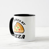 ピザ好きの人の「Powered by Pizza」 マグカップ (正面左)