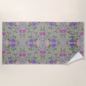 ピスタチオの点を持つピンク色の紫の柔らかい花 ビーチタオル (正面)