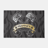 ピスト改造ソン幽霊フレイムス名前をカスタムするガレージ ドアマット (正面)