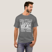 ピッおもしろいマスター – 私は肉BBQスモカーグリルギを吸う Tシャツ (正面フル)