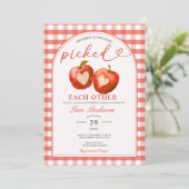 ピックお互い赤いアップルギンガムブライダルシャワー 招待状 (スタンド正面)