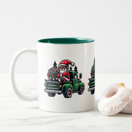 ピックアップトラックに乗ったクリスマスサンタのノーム ツートーンマグカップ