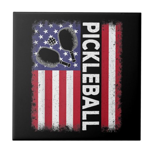 ピックボールおもしろいアメリカ国旗Pickleball Lover Vi タイル (正面)