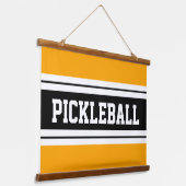 ピックボールおもしろいブライトイエロー白黒ストライプズ 吊り下げ型タペストリー (傾斜あり)