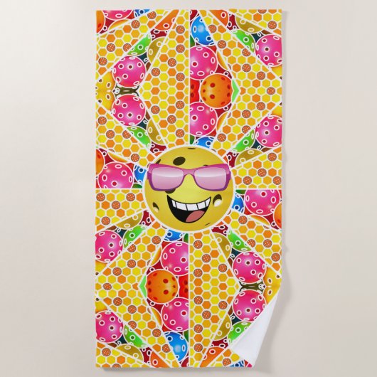 ピックボールは私の幸せな場所で、笑顔のピックボール ビーチタオル (正面)