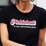 ピックボールは私の退職計画ピックルおもしろいボール Tシャツ<br><div class="desc">『ピックボールは私の退職計画だ』 単なる機知に富んだスローガンではなく、単なる法廷でのおもしろいだけでなく、活動的で充実した引退の青写真を約束するスポーツへの献身宣言だ。衣服このシャツは誇らしげに使って、ボレーと金の年に入り込み、健康と幸福、そして仲間の漬物愛好家のコミュニティを手に入れる。</div>
