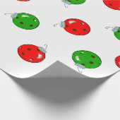 ピックボールクリスマスオーナメント赤緑オンホワイト ラッピングペーパー (角)