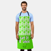 ピックボールサーブで緑色に跳ねパーソナライズされたる エプロン (着用した状態)