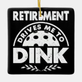 ピックルおもしろいボールの退職は私をDinkギフトに駆動する セラミックオーナメント (正面)