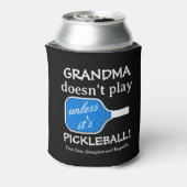 ピックルおもしろいボールユーモアおもしろいおばあちゃんかわいいタイポグラフィ 缶クーラー (缶裏面)