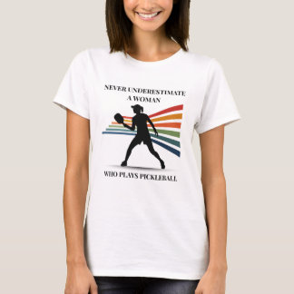 ピックルボールをする女性を舐めるな Tシャツ