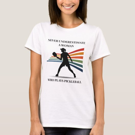 ピックルボールをする女性を舐めるな Tシャツ (正面)