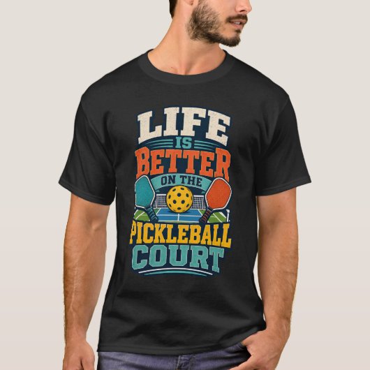 ピックルボールコートでの生活は最高 Tシャツ (正面)
