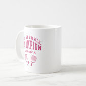 ピックルボールチャンピオンおもしろい名前をカスタムするイニシャルピンク コーヒーマグカップ (正面左)