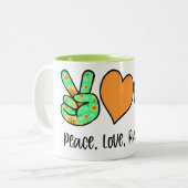 ピックルボールプレーヤー贈与の平和、愛、ピックルボール ツートーンマグカップ (正面左)