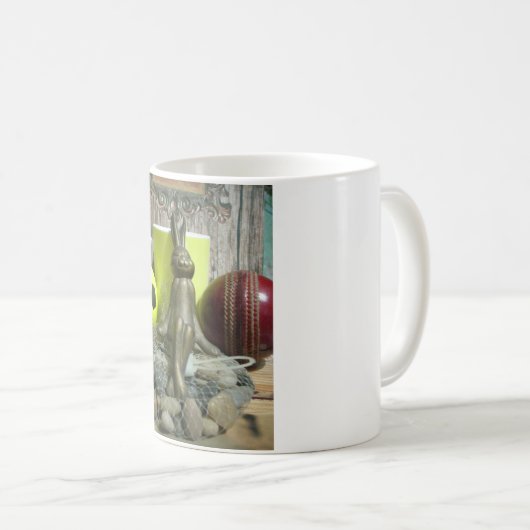 ピッチと折り目を越えて:サッカーのクリケットブレンド コーヒーマグカップ (正面右)