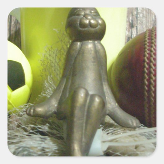 ピッチと折り目を越えて:サッカーのクリケットブレンド スクエアシール (正面)