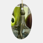 ピッチと折り目を越えて:サッカーのクリケットブレンド セラミックオーナメント (右)