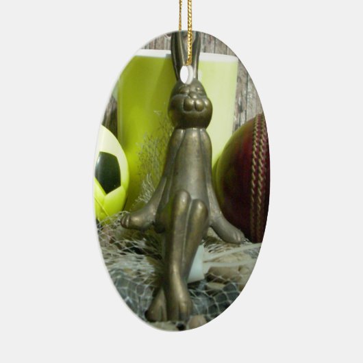 ピッチと折り目を越えて:サッカーのクリケットブレンド セラミックオーナメント (右)