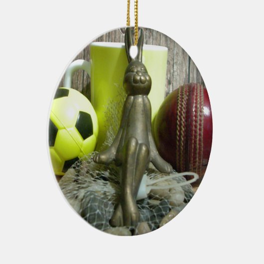 ピッチと折り目を越えて:サッカーのクリケットブレンド セラミックオーナメント (右)