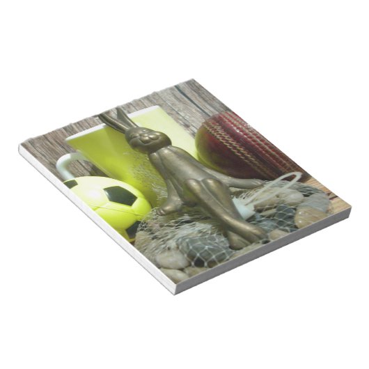 ピッチと折り目を越えて:サッカーのクリケットブレンド ノートパッド (アングル)