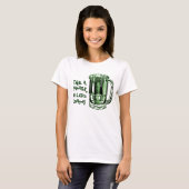 ピッチャーを飲めば長持ちする Tシャツ (正面フル)
