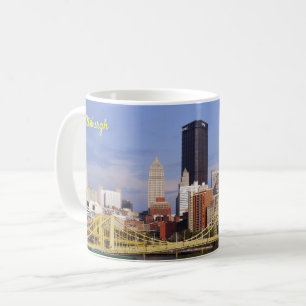 ピッツバーグのスカイラインのAlleghenyの川のClemente橋 コーヒーマグカップ