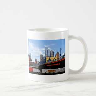 ピッツバーグPA - Train By Smithfield St Bridge コーヒーマグカップ