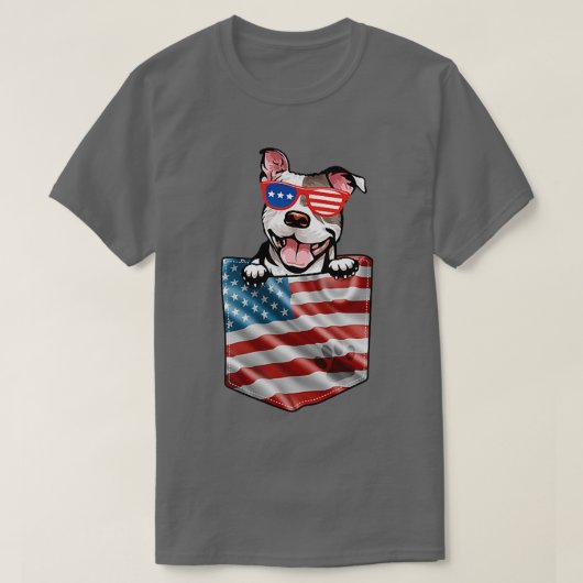 ピットブルインポケットアメリカ国旗Jの4番目の愛国心 Tシャツ (デザイン正面)