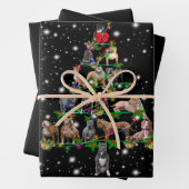 ピットブルクリスマスツリーが懐中電灯で覆われている ラッピングペーパーシート (インサイチュ)