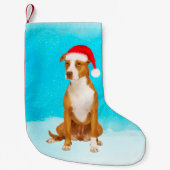 ピットブルドッグ雪のクリスマスハットに座る スモールクリスマスストッキング (正面)
