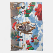 ピットブル走ドッグの雪とクリスマスハット キッチンタオル (縦)