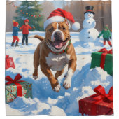 ピットブル走ドッグの雪とクリスマスハット シャワーカーテン (正面)