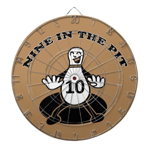 ピット内の9、10ピンスタンド ダーツボード (正面)